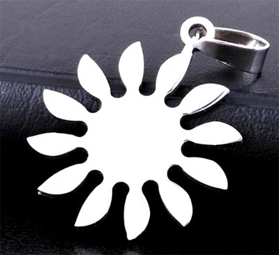 Stainless Steel Sunflower 30mm 13g Stamping Blank Pendant x1
