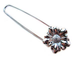 Sterling Silver Brooch Kilt Pin ~ with Flower
